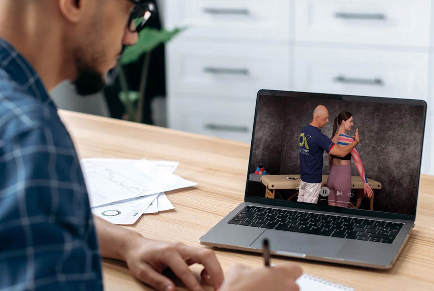 Online-Seminare und Präsenzworkshop im Vergleich